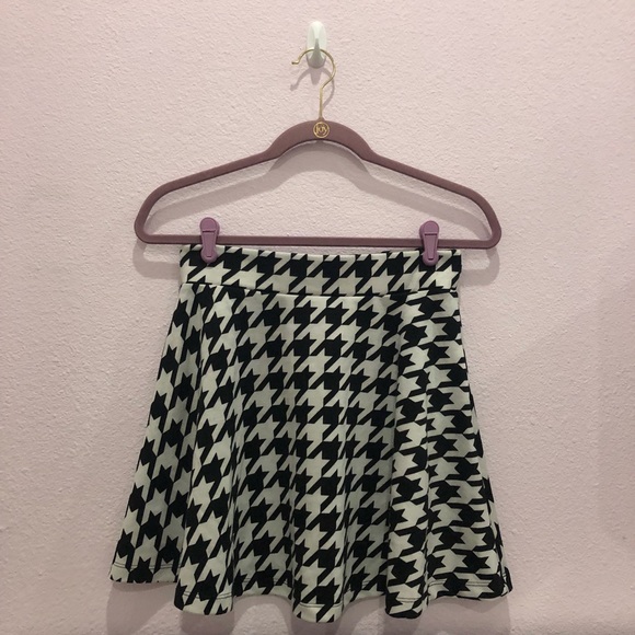 🖤Houndstooth Skater Skirt🖤 - Picture 2 of 3